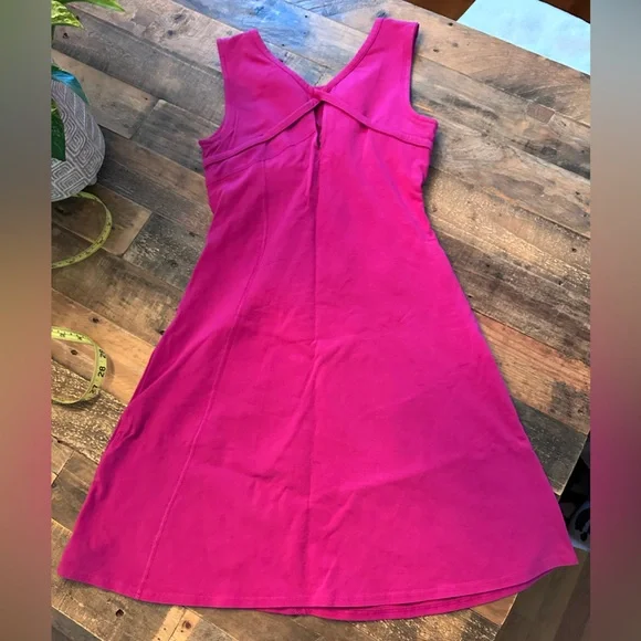 Mountain hardware athletic dress - Picture 2 of 5